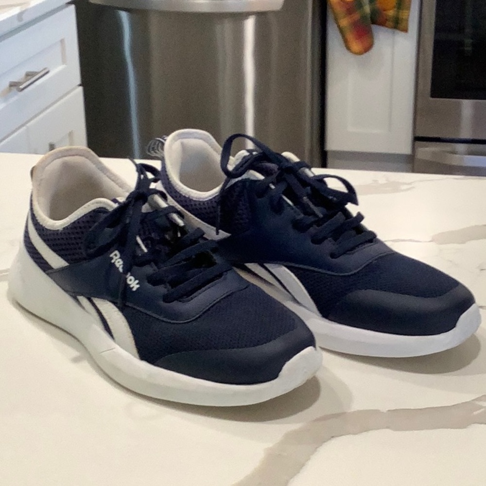 REEBOK WOMENS SNEAKER SIZE 7 NAVY/WHITE